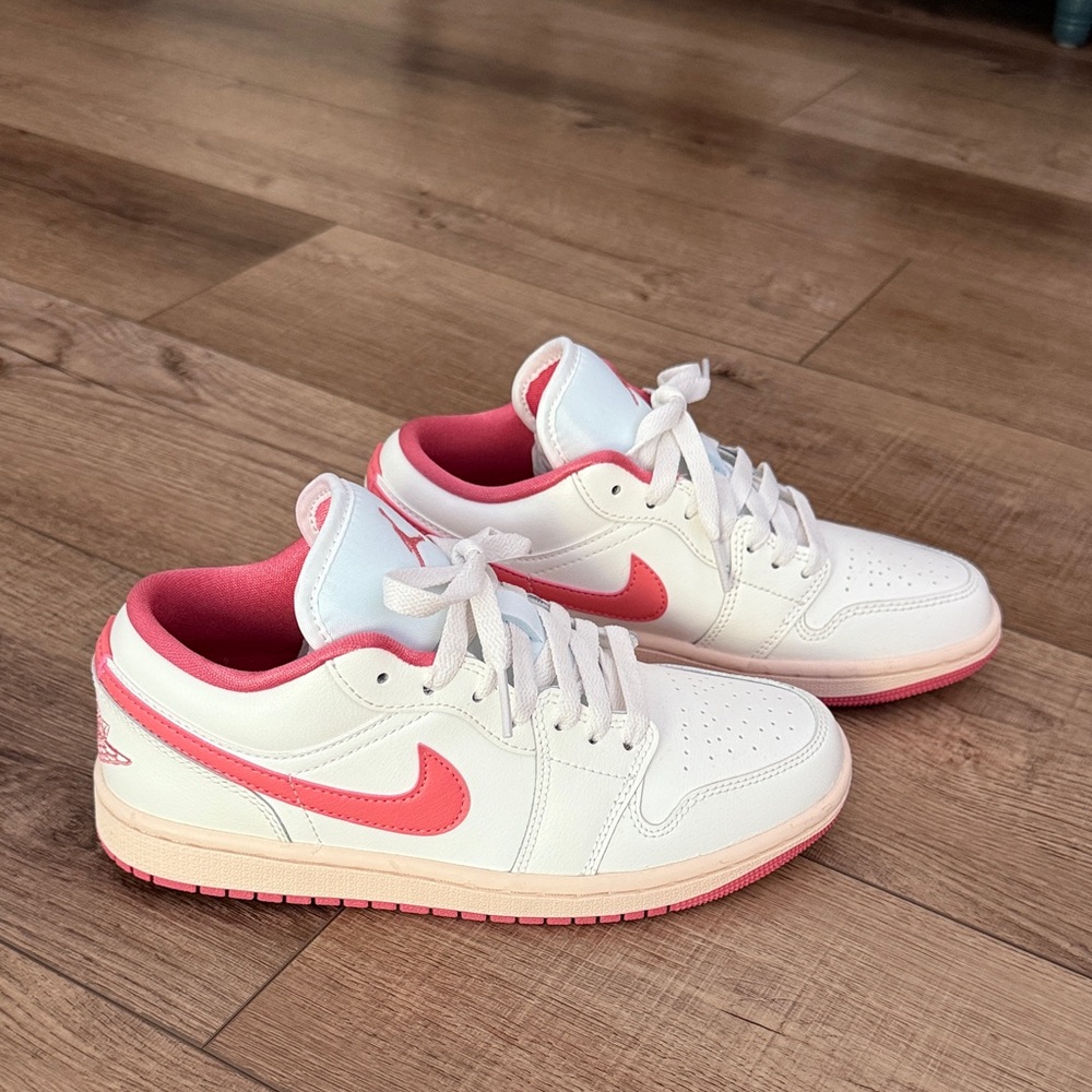 Nike Jordan AJ 1 Low US 7 new- no creases but no tags or box